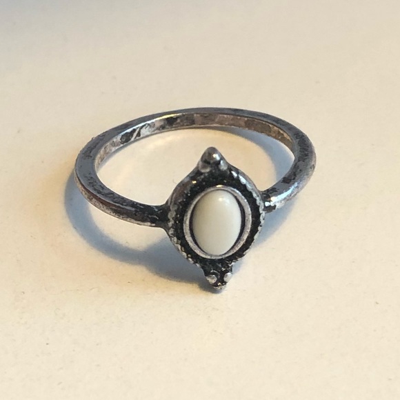 White & Silver Ring - Picture 5 of 6